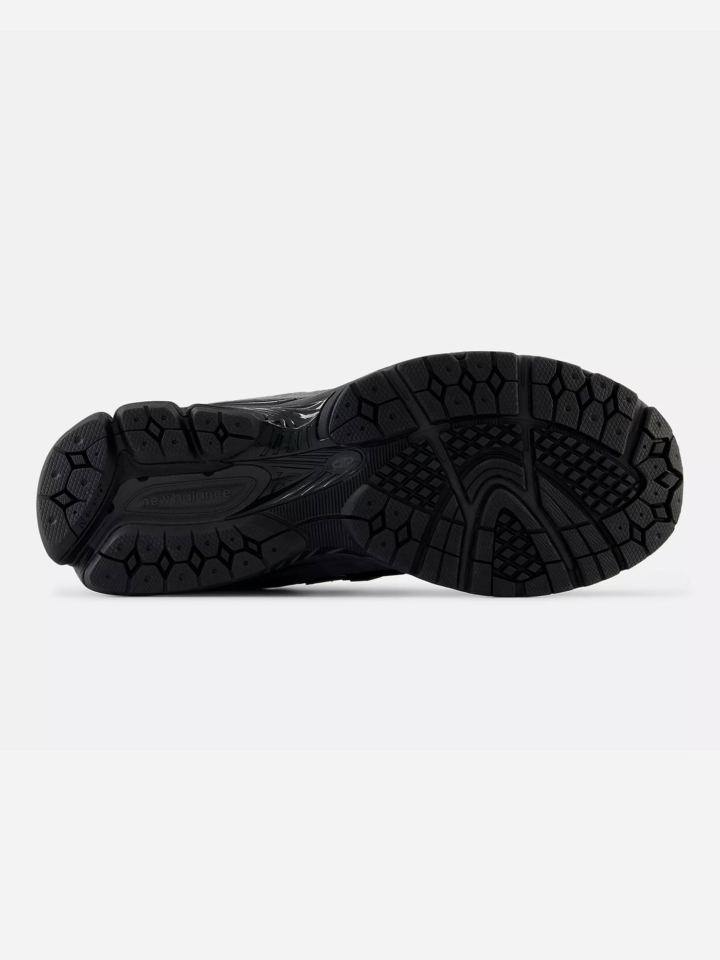 2002r Black/Magnet Shoes