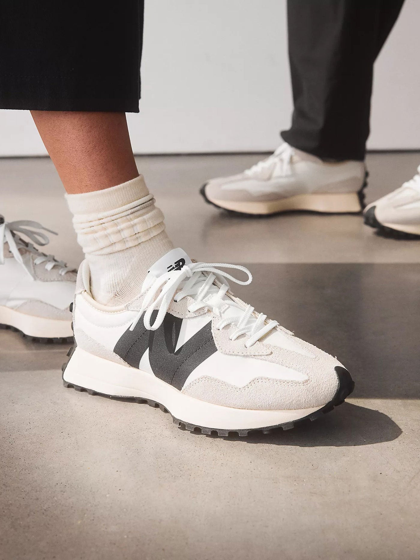 327 Sea Salt/White Shoes